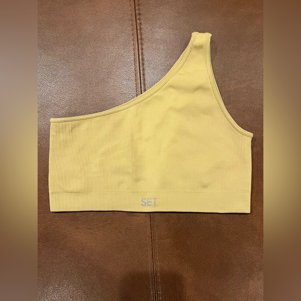 Set Active Sculptflex Ribbed One Shoulder Bra in Gold - Size S
